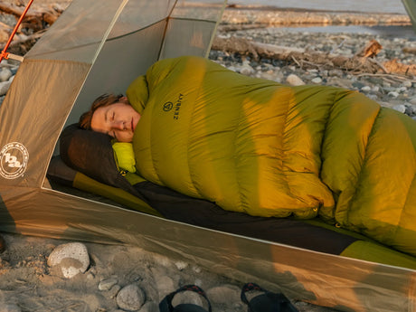 Sleeping Bags & Quilts: Down vs. Synthetic Insulation I Zenbivy